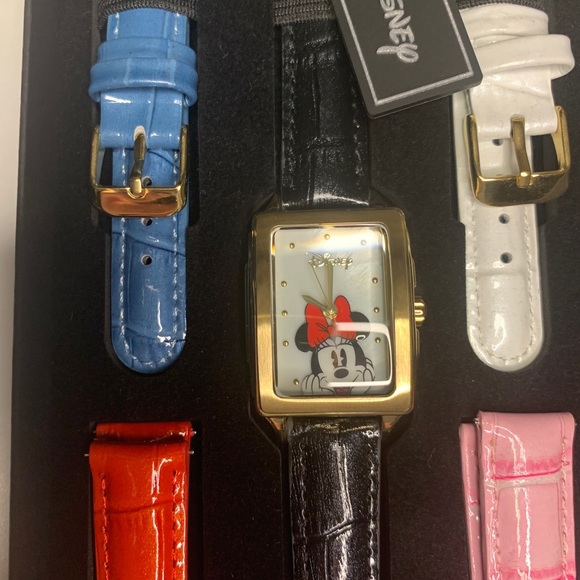 Minnie Mouse Watch w/ 5 Interchangeable Bands - Picture 3 of 10
